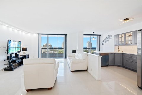 Condo in Aventura, Florida, 2 bedrooms  № 1234118 - photo 10