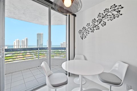 Condominio en venta en Aventura, Florida, 2 dormitorios, 126.81 m2 № 1234118 - foto 3