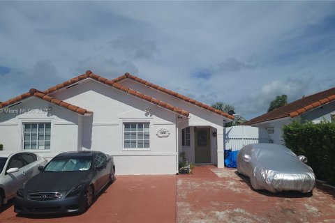 Villa ou maison à vendre à Miami, Floride: 3 chambres, 115.38 m2 № 1319356 - photo 1