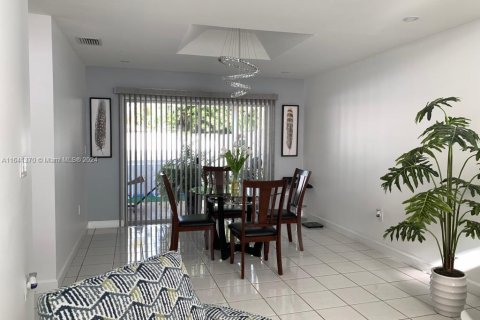 Casa en venta en Miami, Florida, 3 dormitorios, 214.98 m2 № 1319038 - foto 8