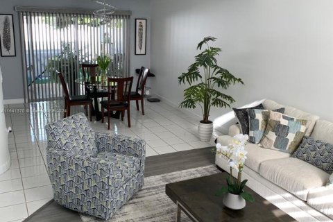 House in Miami, Florida 3 bedrooms, 214.98 sq.m. № 1319038 - photo 4