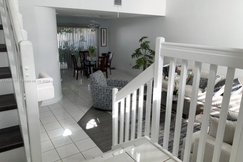 House in Miami, Florida 3 bedrooms, 214.98 sq.m. № 1319038 - photo 9