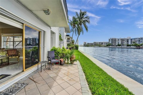 Condominio en venta en Hollywood, Florida, 2 dormitorios, 103.31 m2 № 1370495 - foto 14