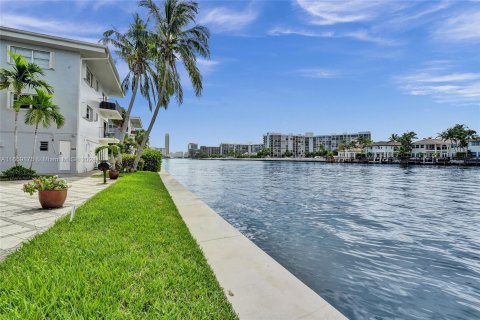 Condominio en venta en Hollywood, Florida, 2 dormitorios, 103.31 m2 № 1370495 - foto 17