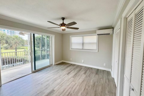 Condo in Riviera Beach, Florida, 1 bedroom  № 1098926 - photo 18