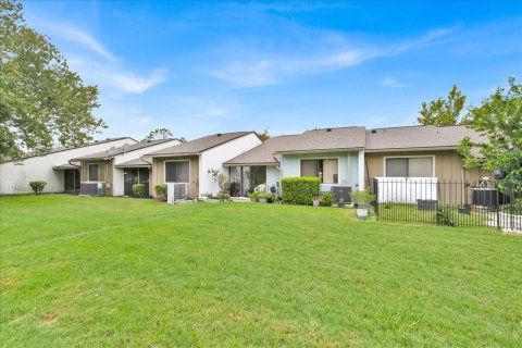 Villa ou maison à vendre à Kissimmee, Floride: 2 chambres, 85.56 m2 № 1315103 - photo 15