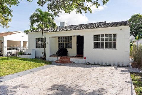 Villa ou maison à vendre à Miami, Floride: 4 chambres, 116.03 m2 № 1391517 - photo 3