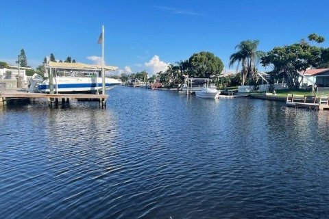 Casa en venta en New Port Richey, Florida, 2 dormitorios, 91.79 m2 № 1378103 - foto 2