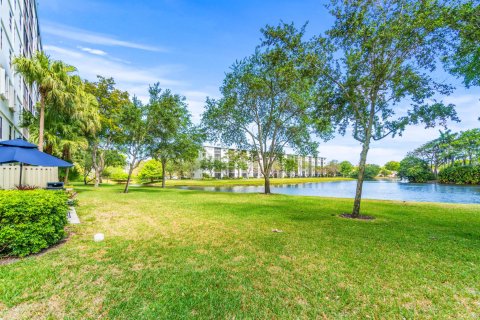 Condo in Pompano Beach, Florida, 2 bedrooms  № 1161964 - photo 24