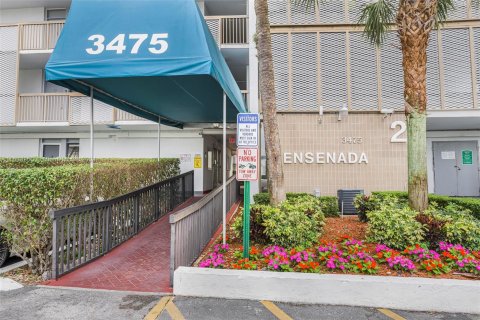 Condo in Aventura, Florida, 1 bedroom  № 1294710 - photo 10