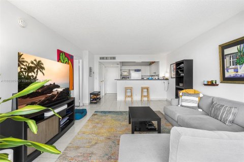 Condo in Aventura, Florida, 1 bedroom  № 1294710 - photo 3