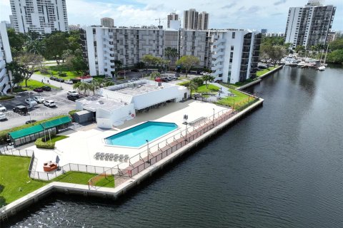 Copropriété à vendre à Aventura, Floride: 1 chambre, 68.84 m2 № 1294710 - photo 12