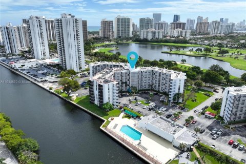 Condo in Aventura, Florida, 1 bedroom  № 1294710 - photo 14