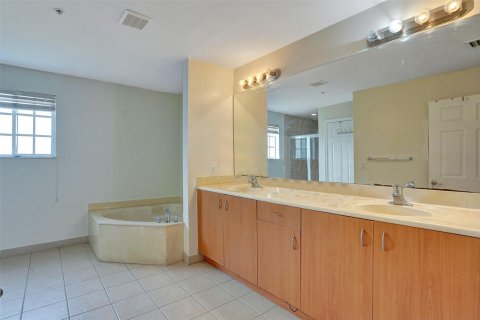 House in Fort Lauderdale, Florida 3 bedrooms, 190.45 sq.m. № 1179627 - photo 14