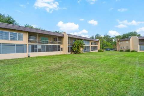 Condo in West Palm Beach, Florida, 2 bedrooms  № 1179625 - photo 2