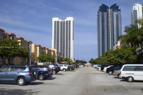 Condominio en venta en Sunny Isles Beach, Florida, 1 dormitorio, 67.35 m2 № 1377568 - foto 2