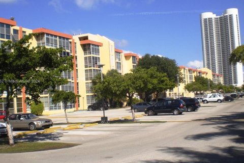 Copropriété à vendre à Sunny Isles Beach, Floride: 1 chambre, 67.35 m2 № 1377568 - photo 3