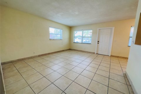 Commercial property in Oakland Park, Florida 245.08 sq.m. № 1178667 - photo 12