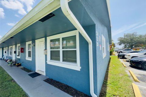 Commercial property in Oakland Park, Florida 245.08 sq.m. № 1178667 - photo 17