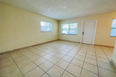 Commercial property in Oakland Park, Florida 245.08 sq.m. № 1178667 - photo 16