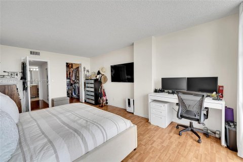 Condo in Hallandale Beach, Florida, 1 bedroom  № 1403086 - photo 15