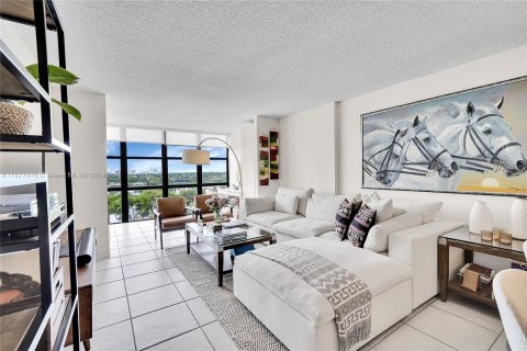 Condo in Hallandale Beach, Florida, 1 bedroom  № 1403086 - photo 9