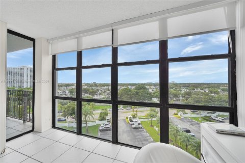 Condominio en venta en Hallandale Beach, Florida, 1 dormitorio, 85.01 m2 № 1403086 - foto 13