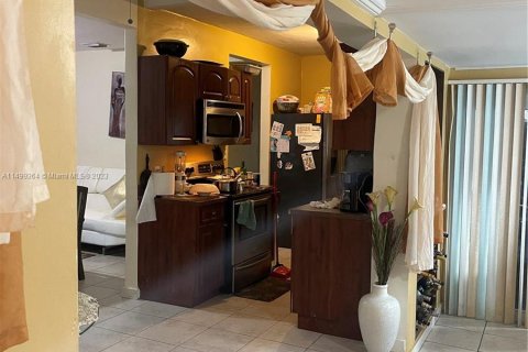 Casa en venta en North Miami Beach, Florida, 3 dormitorios, 94.02 m2 № 886008 - foto 2