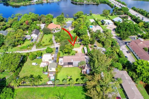 Casa en venta en Lake Worth, Florida, 3 dormitorios, 225.01 m2 № 607254 - foto 1