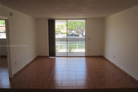 Condominio en venta en North Miami Beach, Florida, 1 dormitorio, 75.44 m2 № 610217 - foto 27