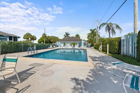 Copropriété à vendre à Stuart, Floride: 2 chambres, 108.14 m2 № 1135130 - photo 1