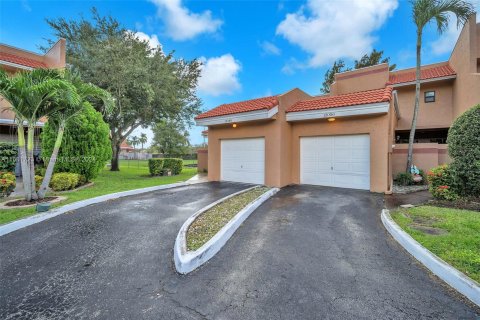 House in Pembroke Pines, Florida 2 bedrooms, 91.79 sq.m. № 1413496 - photo 27