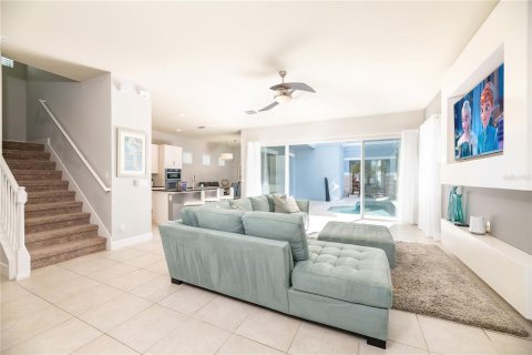 Villa ou maison à vendre à Kissimmee, Floride: 5 chambres, 285.77 m2 № 797644 - photo 4