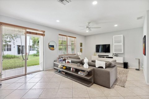 House in Weston, Florida 5 bedrooms, 248.23 sq.m. № 910060 - photo 9