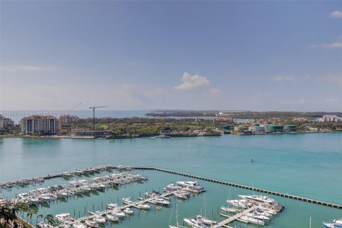 Condo in Miami Beach, Florida, 2 bedrooms  № 1269731 - photo 17