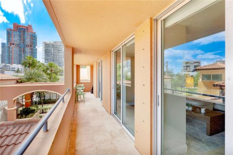 Condo in Miami Beach, Florida, 2 bedrooms  № 1269731 - photo 15