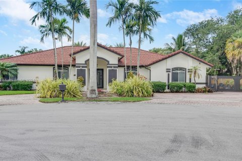 Villa ou maison à vendre à Miami, Floride: 4 chambres, 264.12 m2 № 1294600 - photo 2