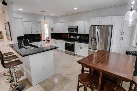 Casa en venta en Miami, Florida, 4 dormitorios, 264.12 m2 № 1294600 - foto 11