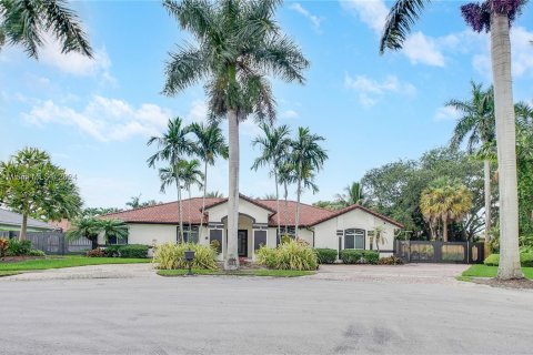 Villa ou maison à vendre à Miami, Floride: 4 chambres, 264.12 m2 № 1294600 - photo 1