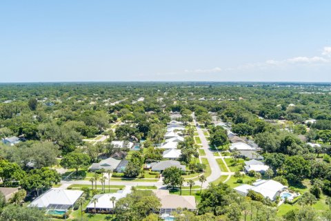 House in Vero Beach, Florida 3 bedrooms, 159.7 sq.m. № 1172879 - photo 1