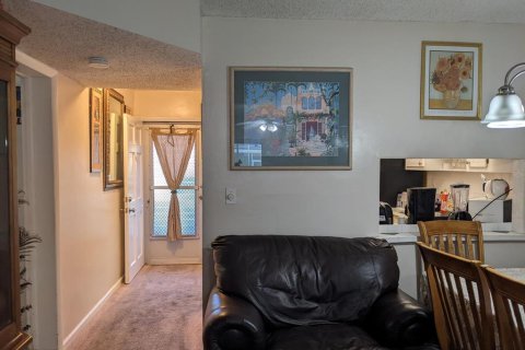 Condo in Lake Worth, Florida, 2 bedrooms  № 680433 - photo 19