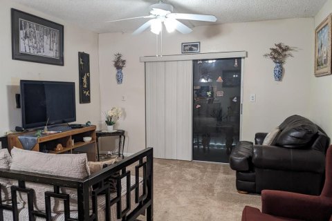 Condo in Lake Worth, Florida, 2 bedrooms  № 680433 - photo 17