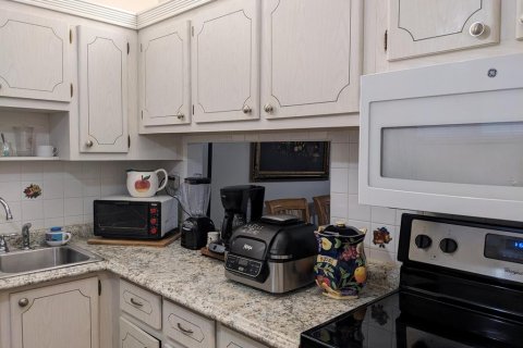 Condo in Lake Worth, Florida, 2 bedrooms  № 680433 - photo 24