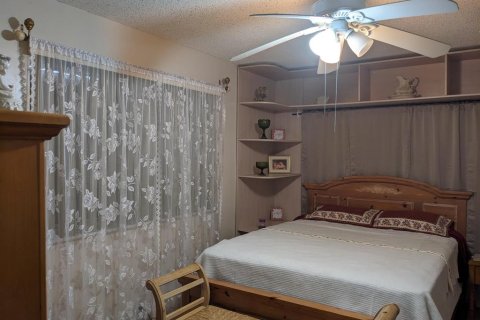 Condo in Lake Worth, Florida, 2 bedrooms  № 680433 - photo 5