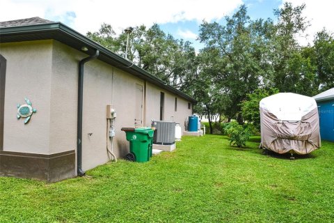 House in Punta Gorda, Florida 3 bedrooms, 200.39 sq.m. № 1391391 - photo 6