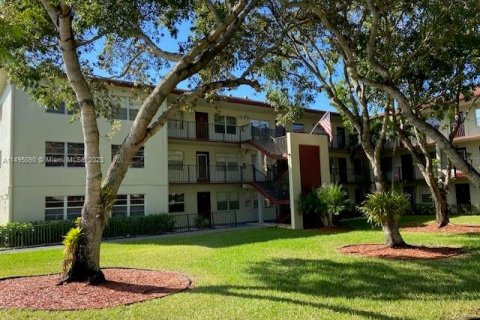 Copropriété à vendre à Pembroke Pines, Floride: 2 chambres, 88.63 m2 № 873797 - photo 2