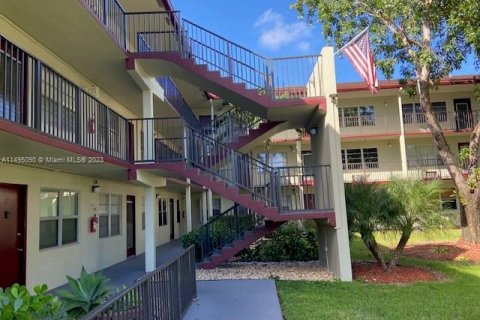 Condominio en venta en Pembroke Pines, Florida, 2 dormitorios, 88.63 m2 № 873797 - foto 1
