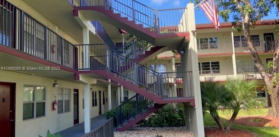 Condominio en Pembroke Pines, Florida, 2 dormitorios  № 873797