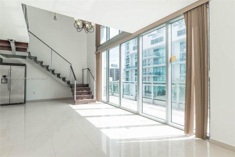 Adosado en venta en Miami, Florida, 1 dormitorio, 108.88 m2 № 1352222 - foto 2