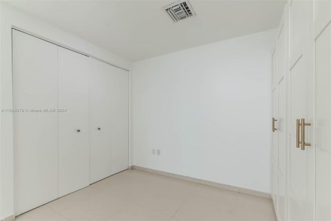 Adosado en venta en Miami, Florida, 1 dormitorio, 108.88 m2 № 1352222 - foto 20